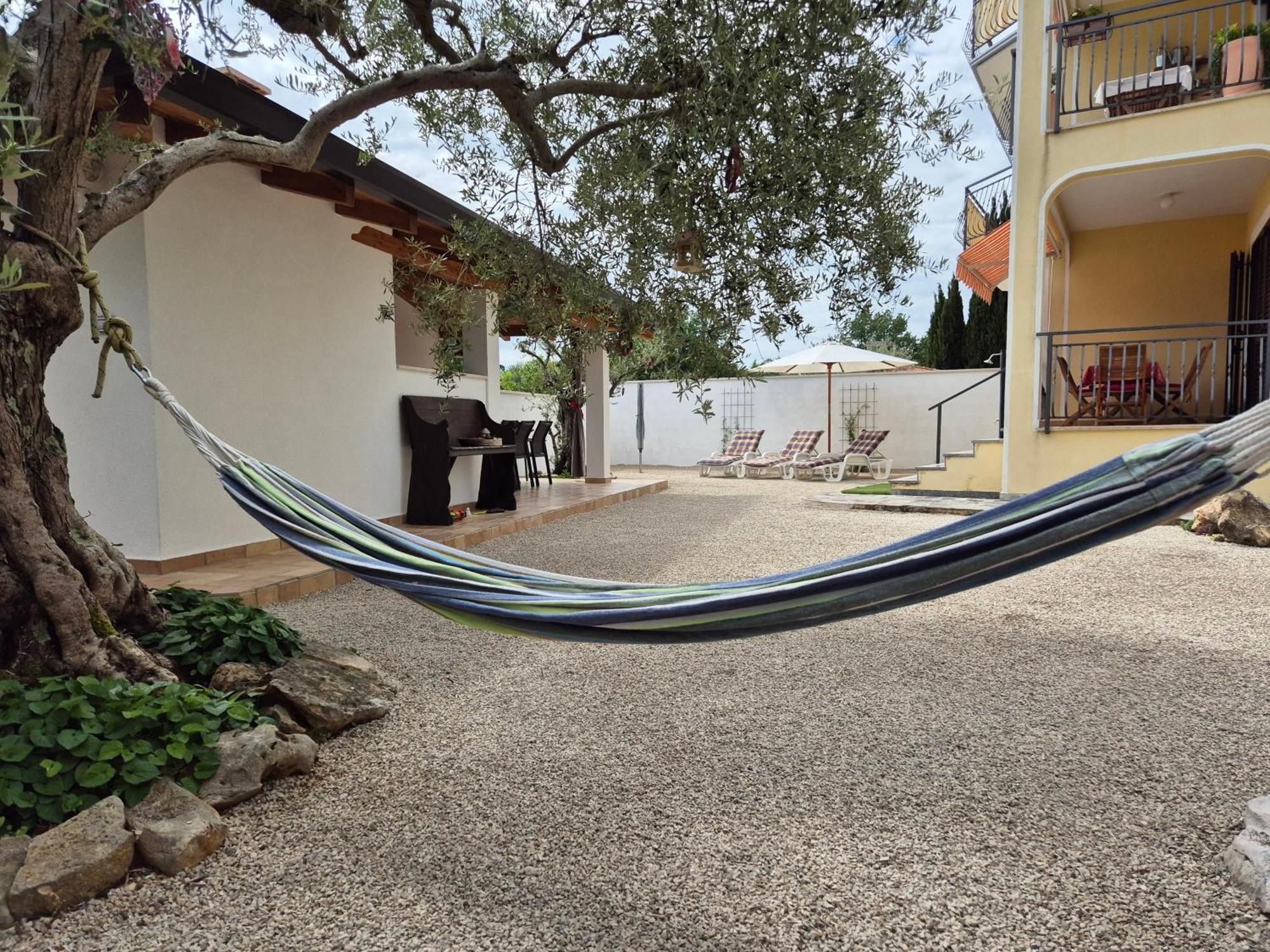 Apartment Vinja Porec - Privat Garden - Whirlpool Extérieur photo